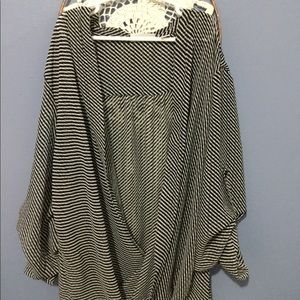 Black and white New York and Company blouse
